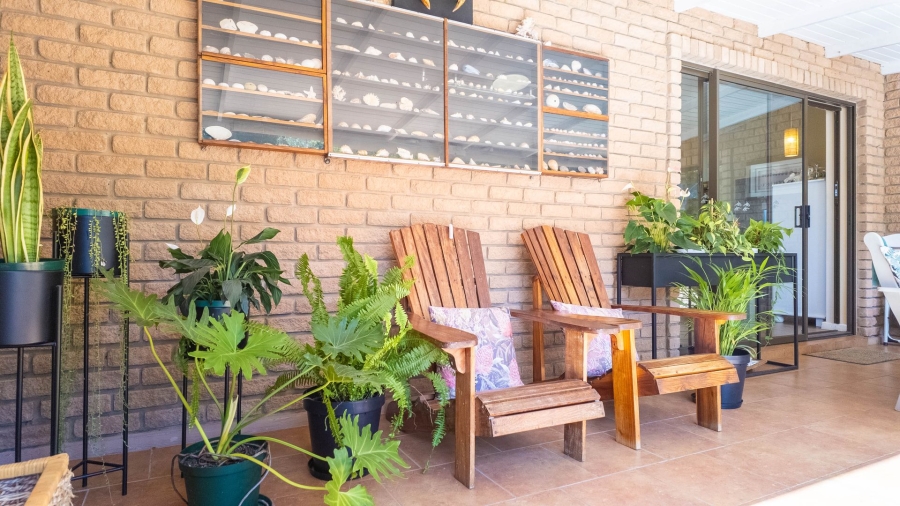 2 Bedroom Property for Sale in Stilbaai Wes Western Cape
